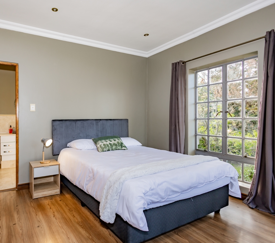 6 Bedroom Property for Sale in Vierlanden Western Cape